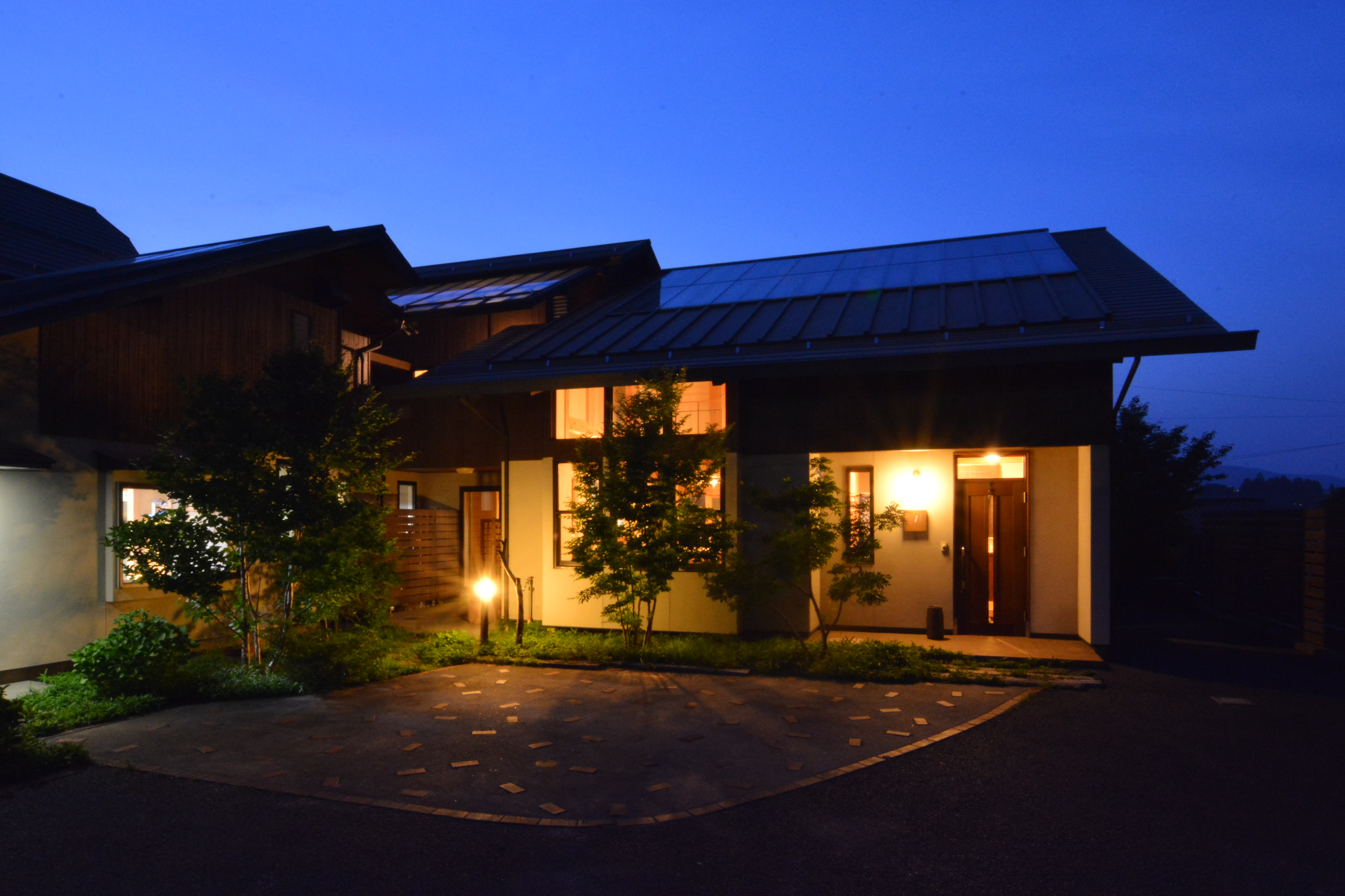 信州飯田の風景に調和する木造住宅